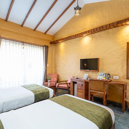 Bar Peepal Resort Pokhara Luaran gambar Deluxe Room