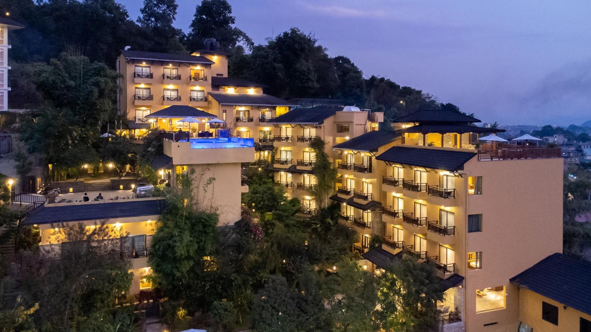 Bar Peepal Resort Pokhara Luaran gambar The Royal Paradise Hotel and Spa