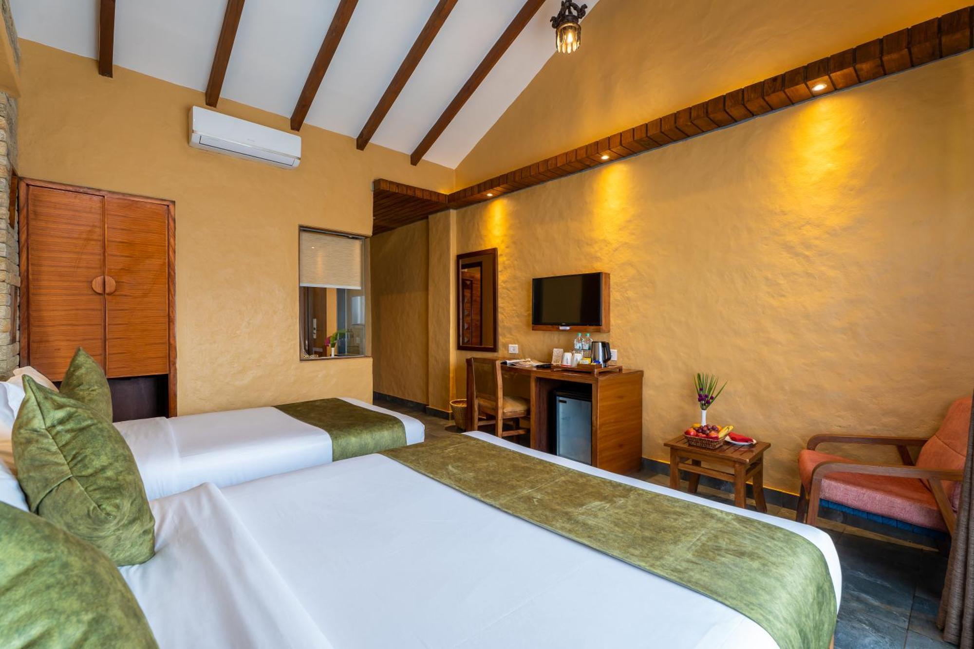 Bar Peepal Resort Pokhara Luaran gambar Deluxe Room