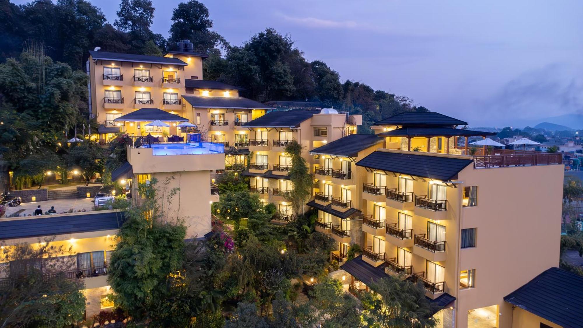 Bar Peepal Resort Pokhara Luaran gambar The Royal