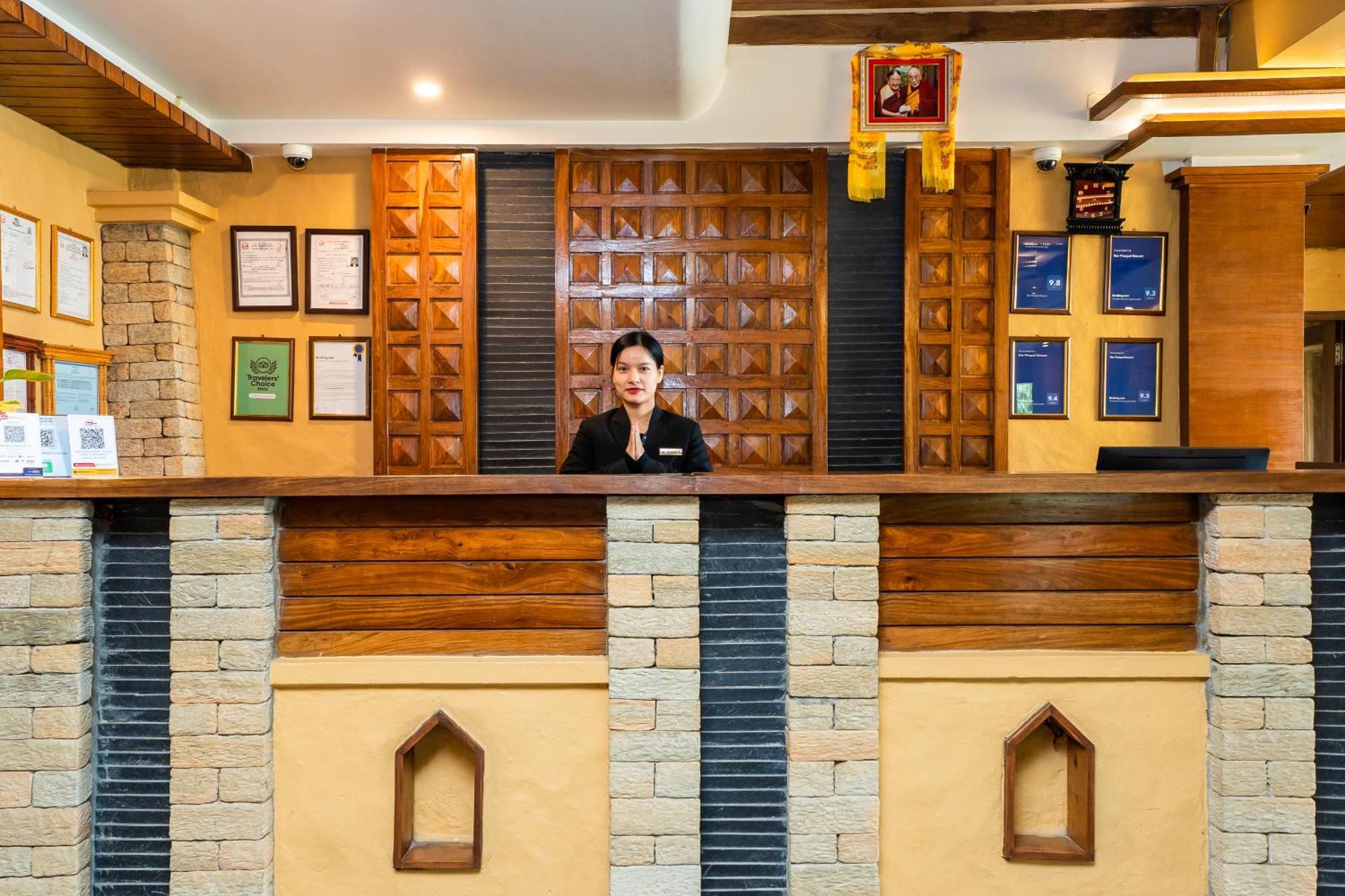 Bar Peepal Resort Pokhara Luaran gambar Reception at the hotel