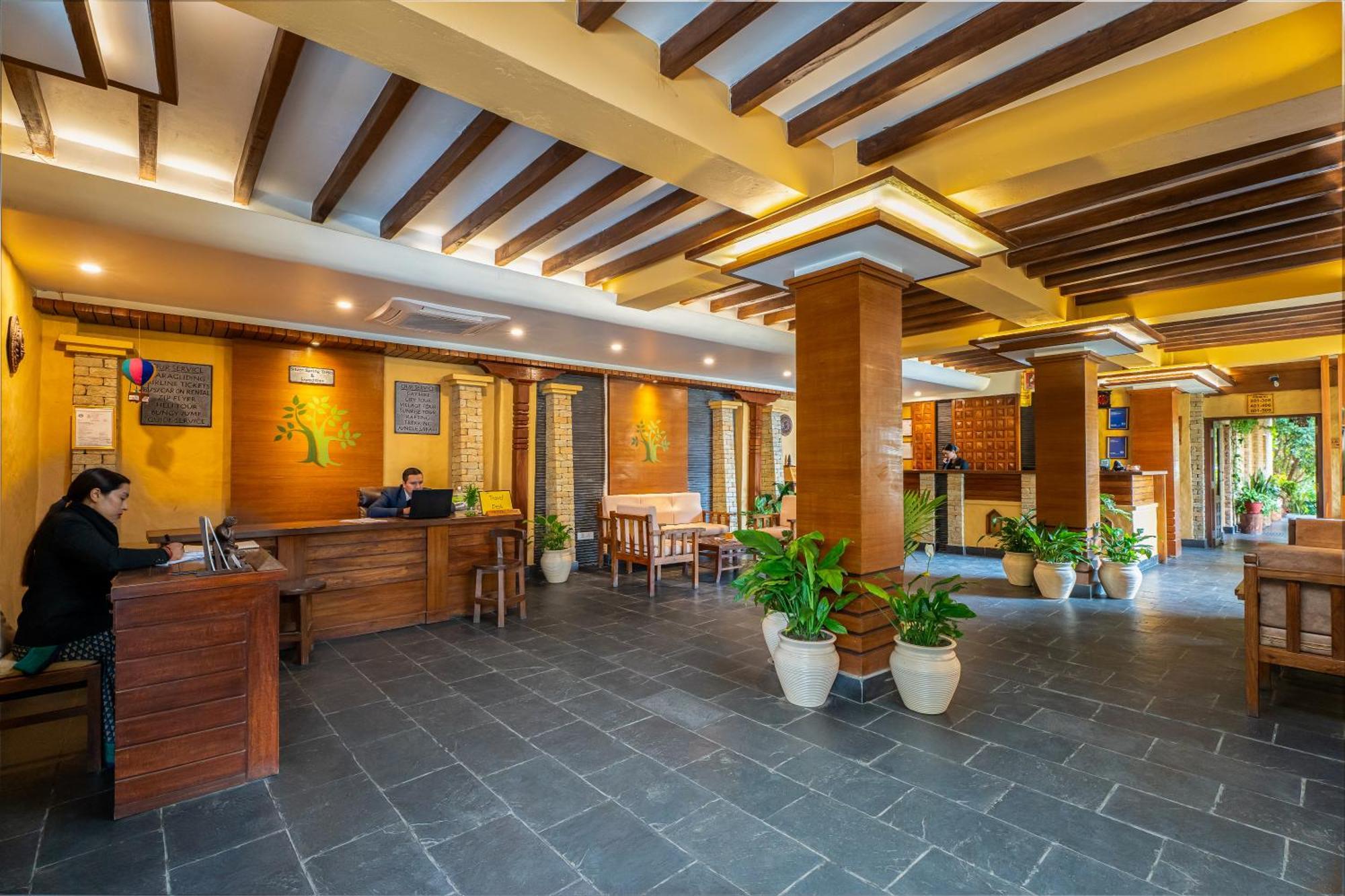 Bar Peepal Resort Pokhara Luaran gambar Lobby