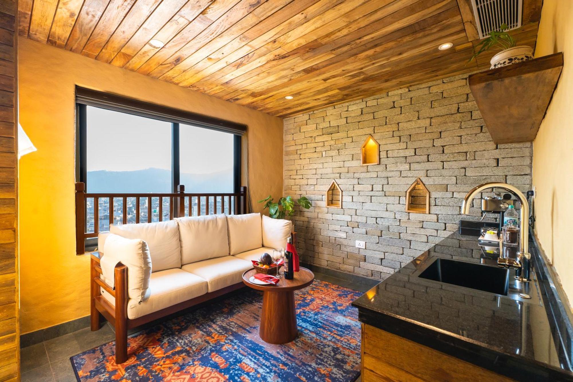 Bar Peepal Resort Pokhara Luaran gambar A living room in a typical apartment