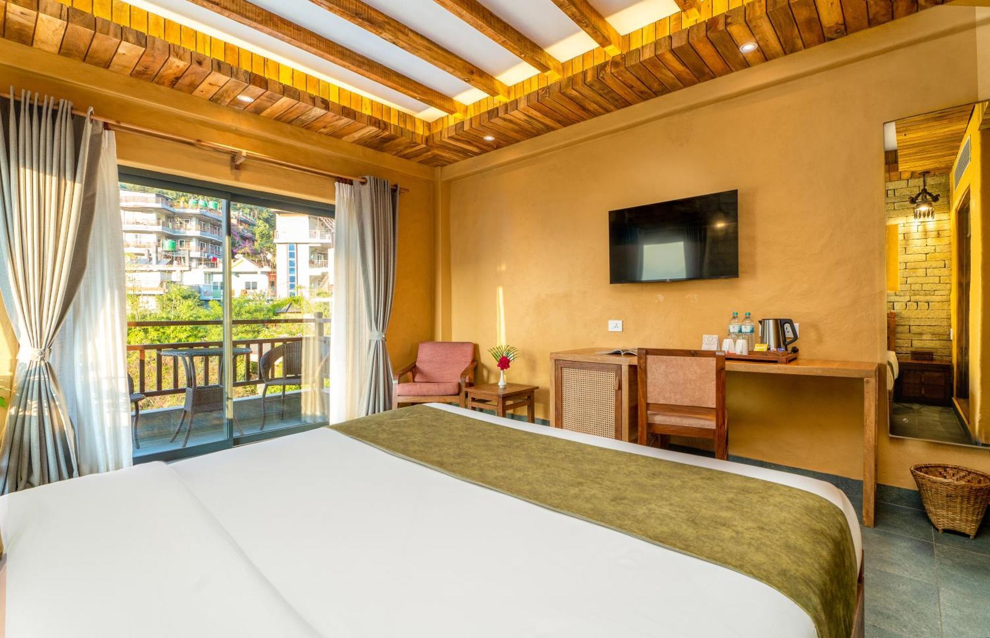 Bar Peepal Resort Pokhara Luaran gambar Deluxe Room